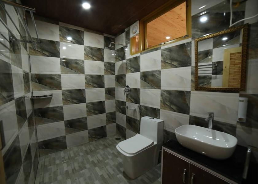 Himachal Pradesh Kullu Bathroom