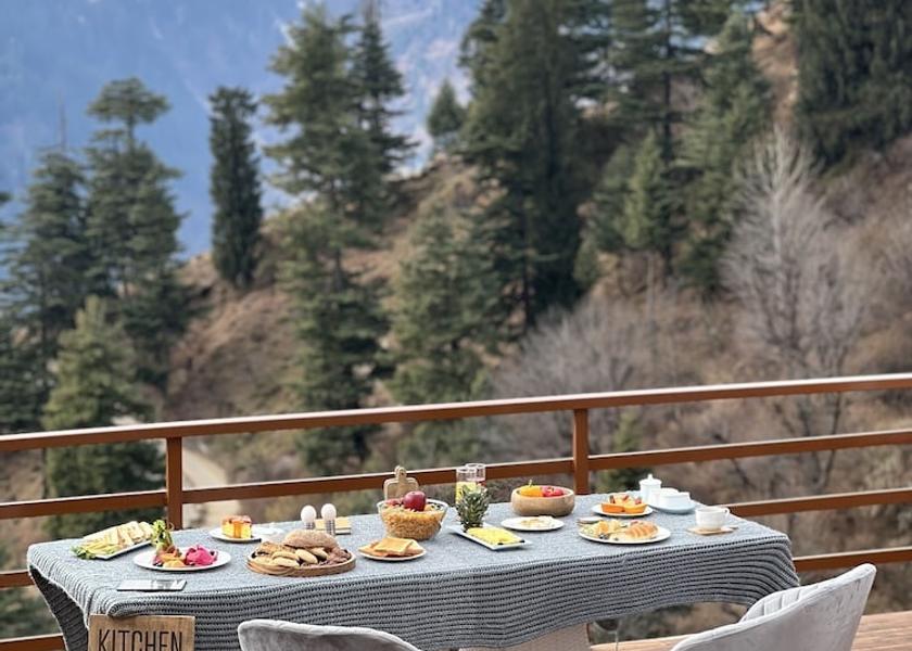 Himachal Pradesh Manali Breakfast area