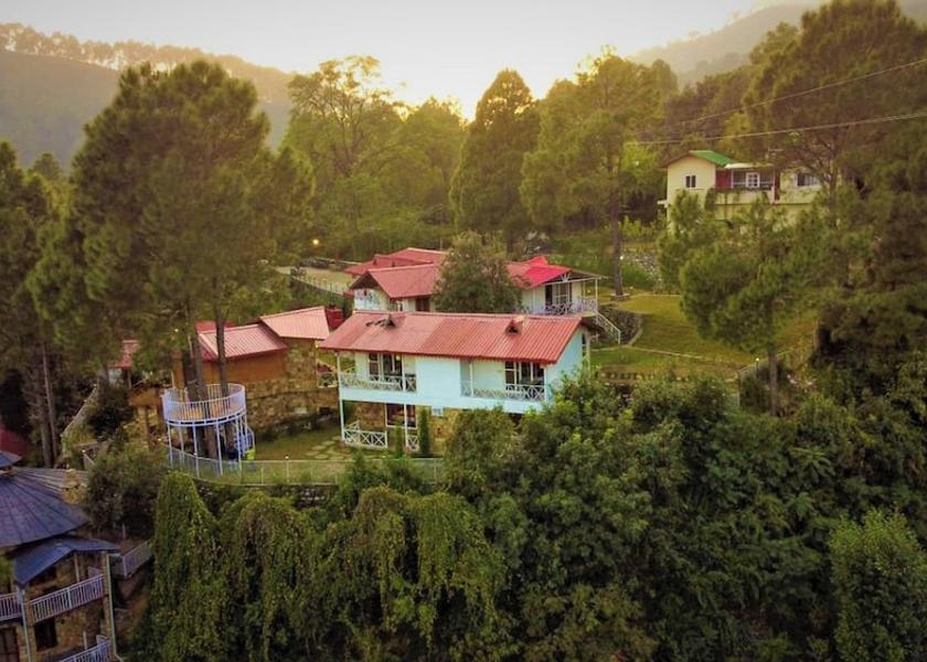 Uttarakhand Bhimtal Hotel Exterior