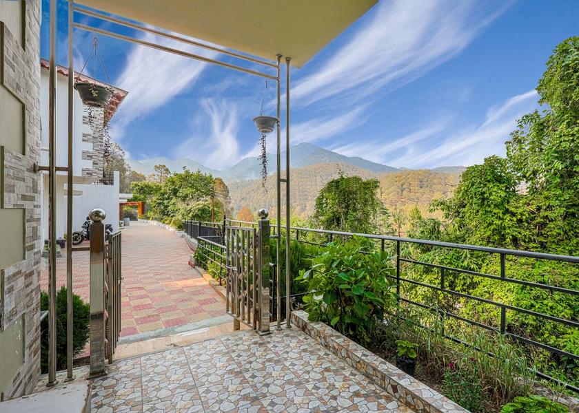 Uttarakhand Bhimtal Hotel Exterior