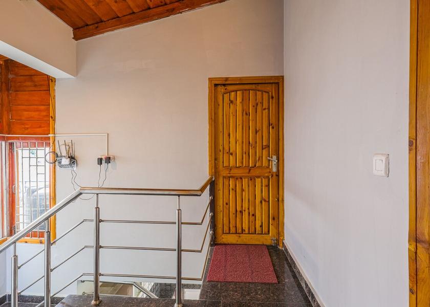 Uttarakhand Bhimtal Hotel Exterior