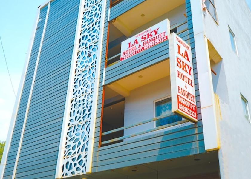 Uttar Pradesh Noida Exterior Detail