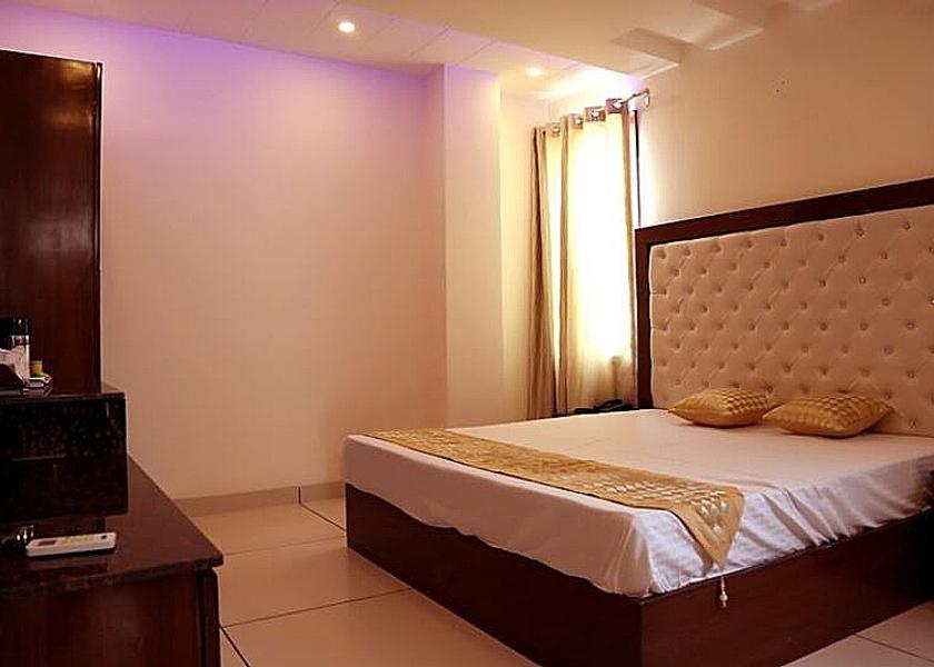 Punjab Zirakpur Deluxe AC Room