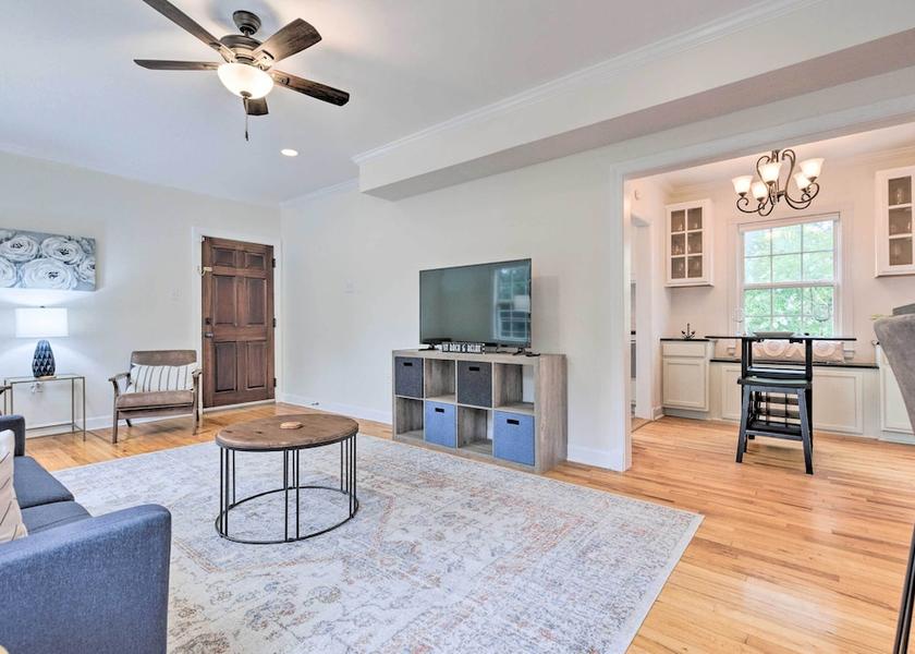 Alabama Mobile Interior Entrance