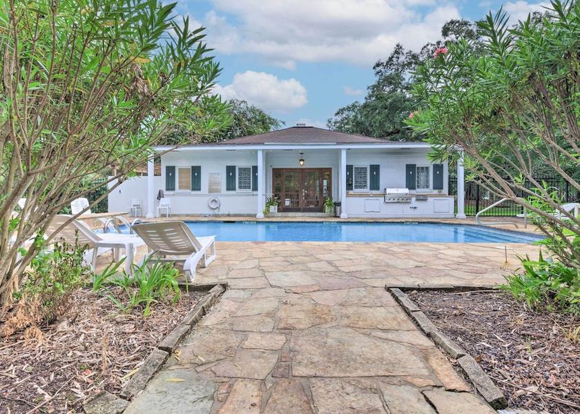 Alabama Mobile Interior Entrance