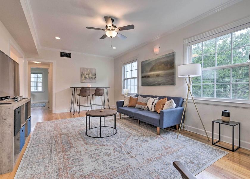 Alabama Mobile Interior Entrance