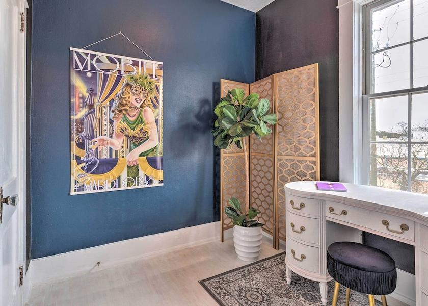 Alabama Mobile Interior Entrance