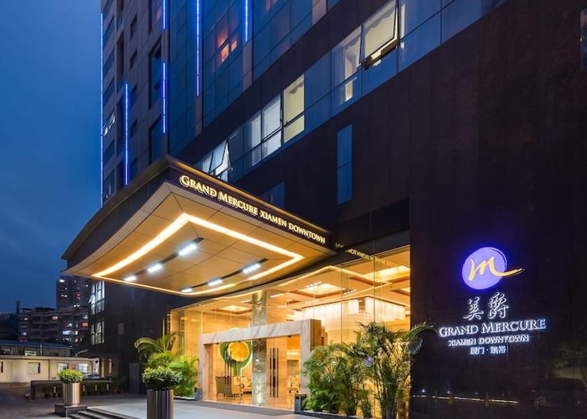 Fujian Xiamen Front of property - evening/night
