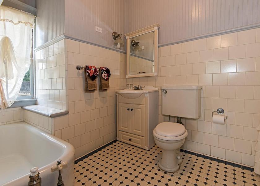 Hawaii Honolulu Bathroom