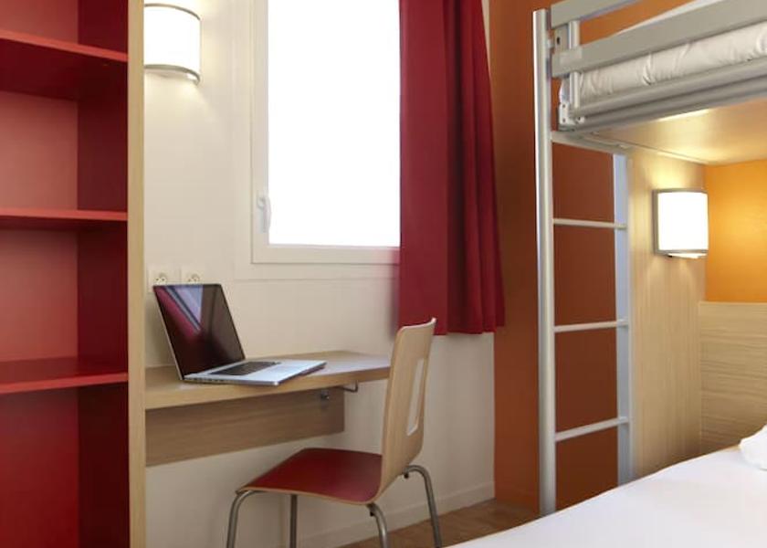 Normandy Saint-Contest Room