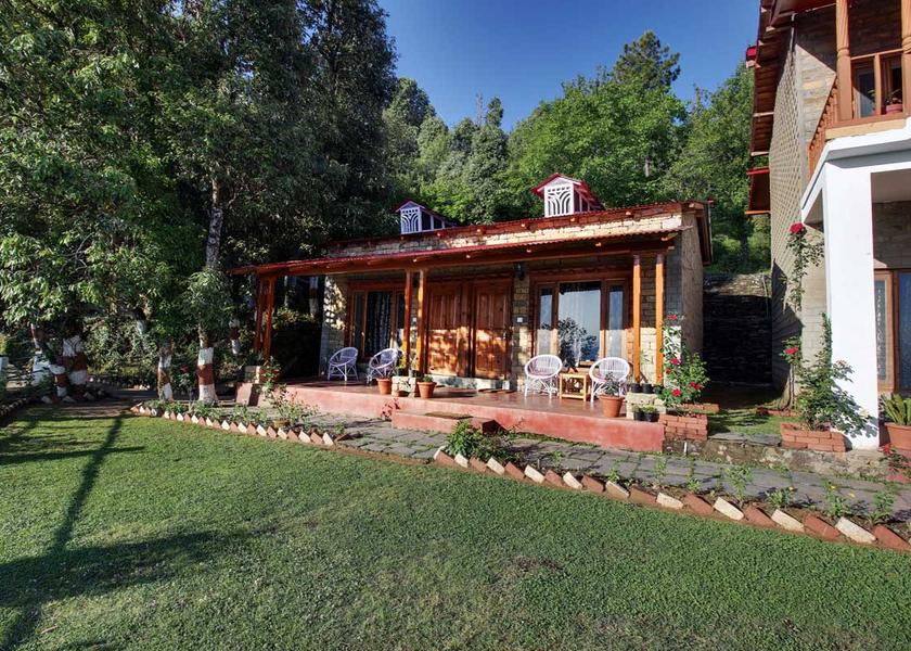 Uttarakhand Kausani Hotel Exterior
