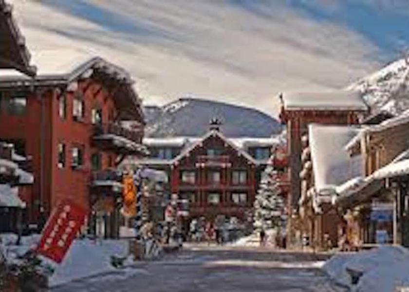 Colorado Aspen Exterior Detail