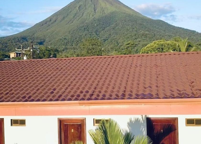 Alajuela La Fortuna Facade