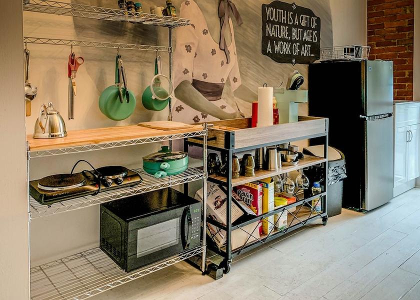 Illinois Harrisburg Room