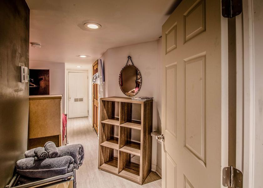 Illinois Harrisburg Room