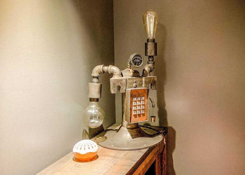 Illinois Harrisburg Room