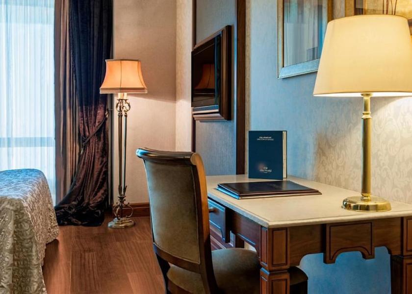 Van Van Room