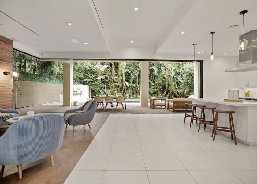 California Los Angeles Living Area