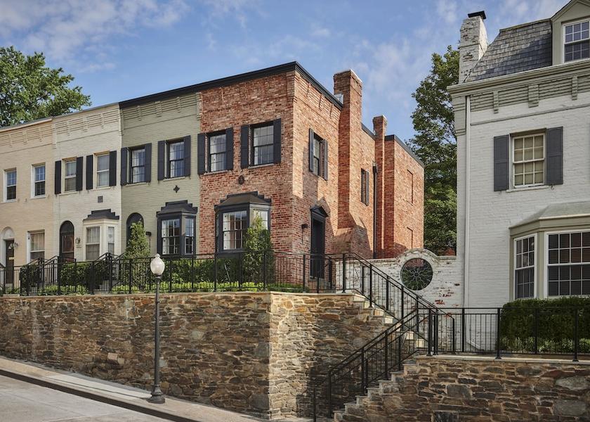 Virginia Washington Exterior Detail