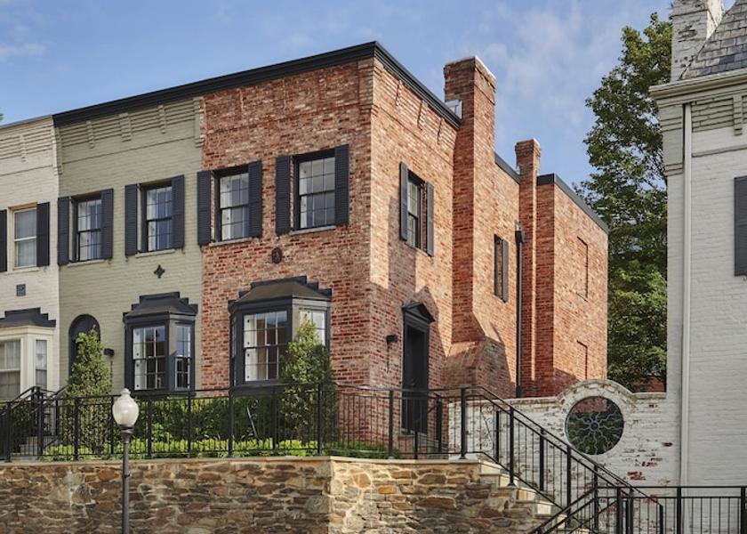 Virginia Washington Exterior Detail