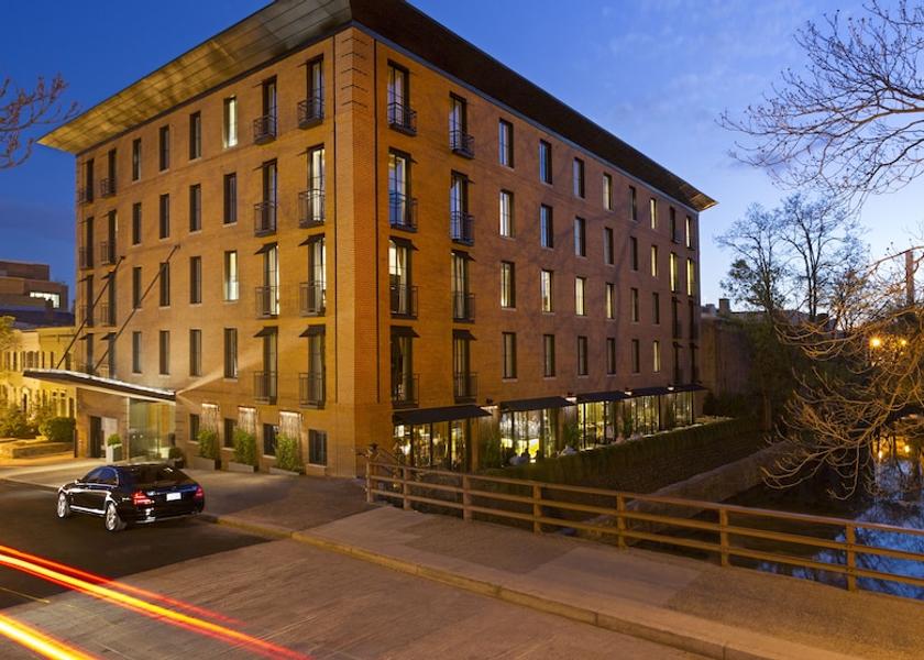 Virginia Washington Exterior Detail