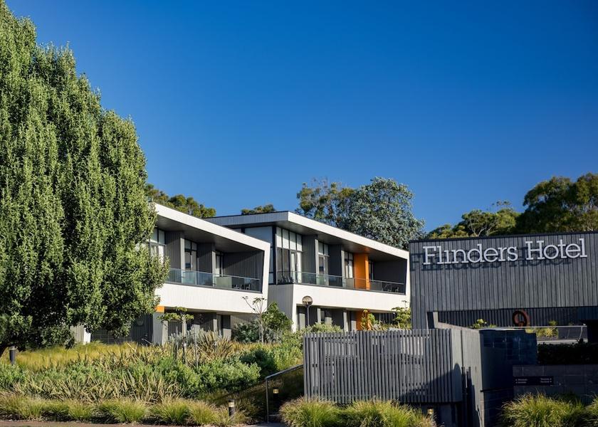 Victoria Flinders Front of property