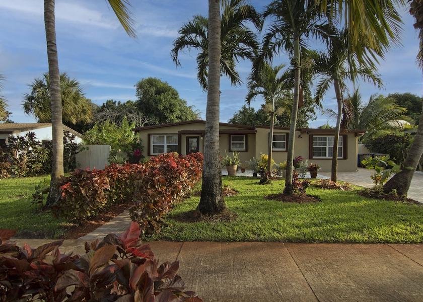 Florida West Palm Beach Property Grounds