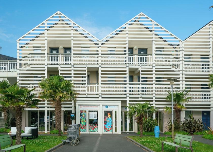Normandy Courseulles-sur-Mer Front of property