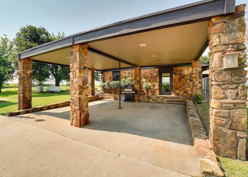 Oklahoma Lawton Interior Entrance