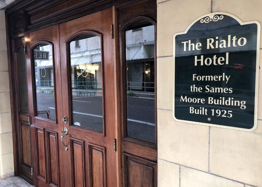 Texas Laredo Entrance