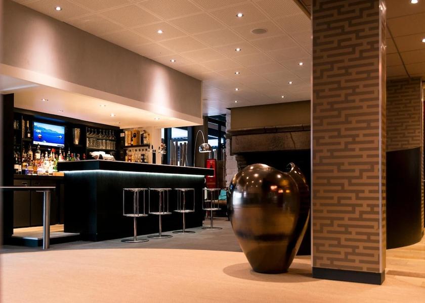 Brittany Langueux Bar