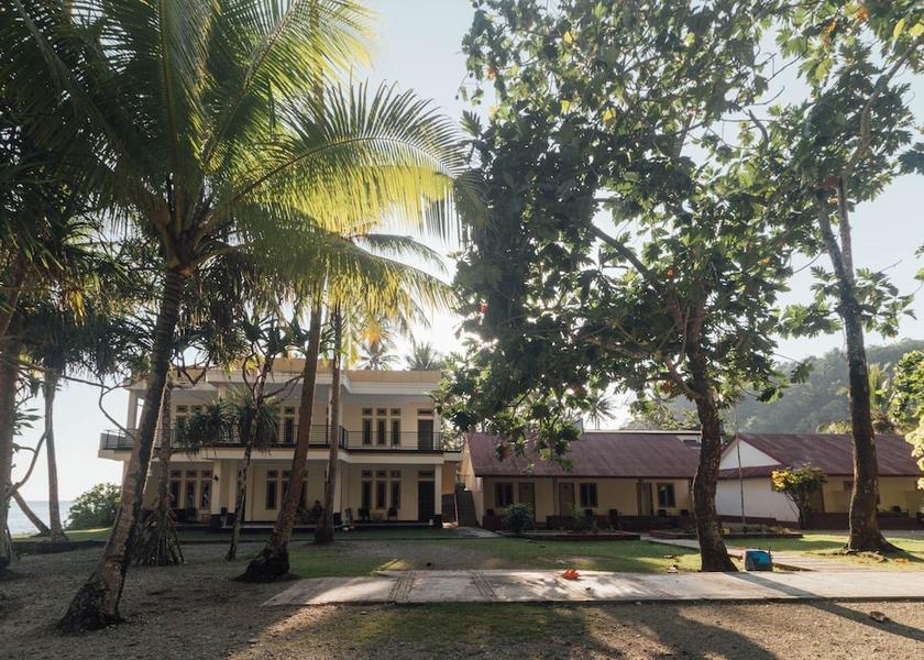  Ambon Exterior Detail