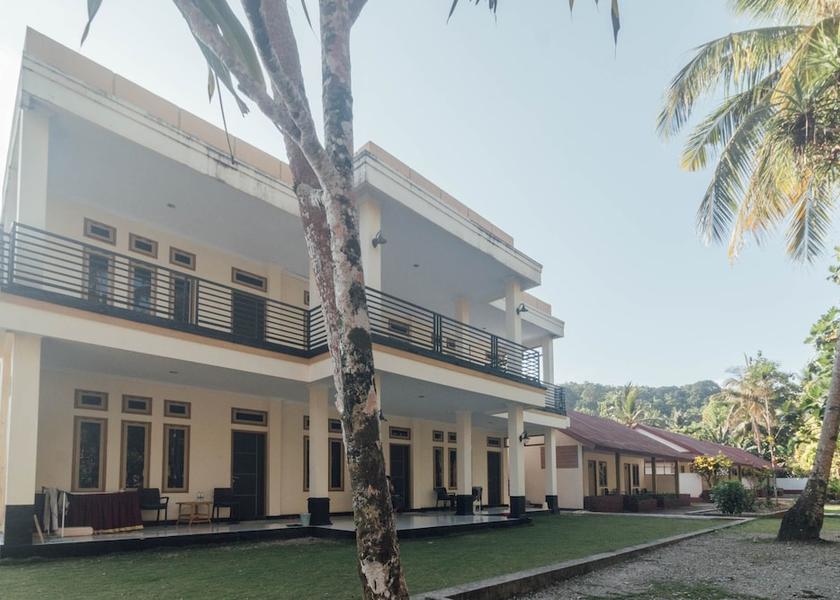  Ambon Exterior Detail