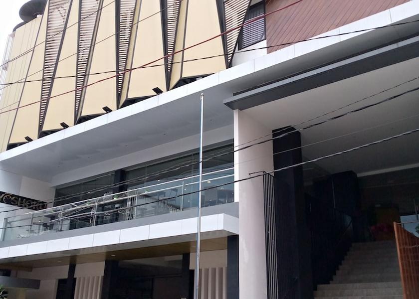  Ambon Exterior Detail