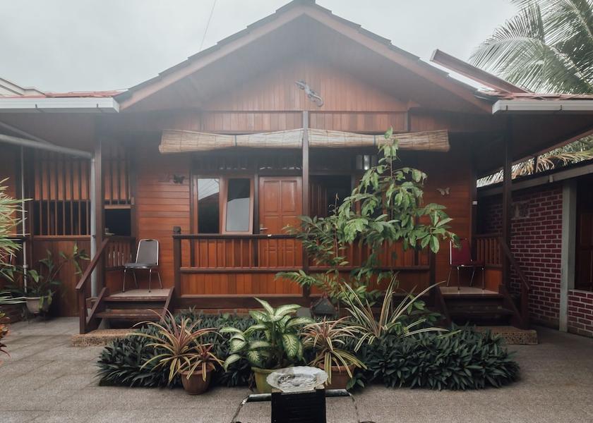  Ambon Exterior Detail
