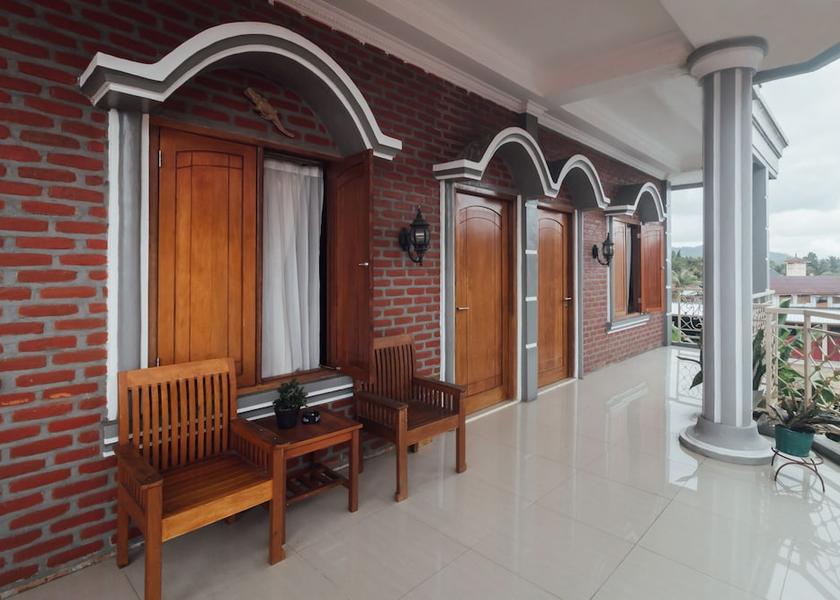  Ambon Exterior Detail