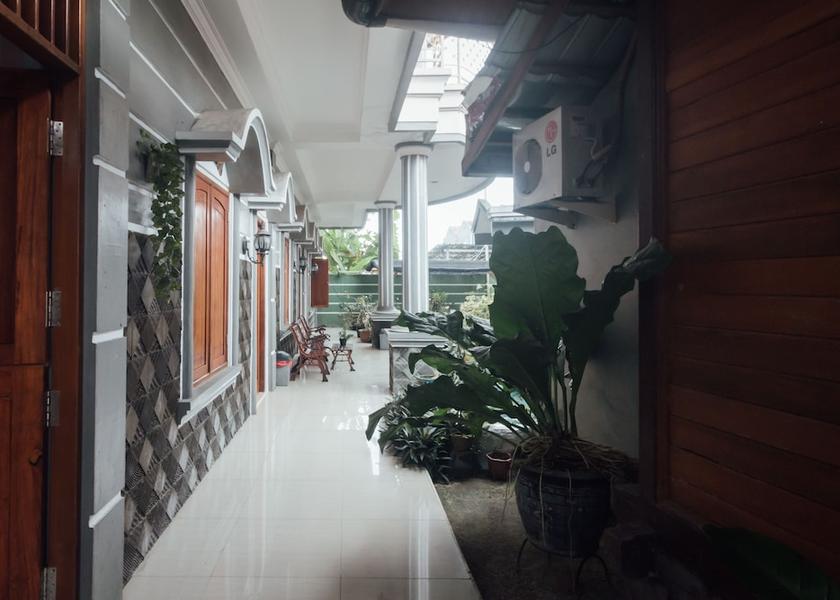  Ambon Exterior Detail