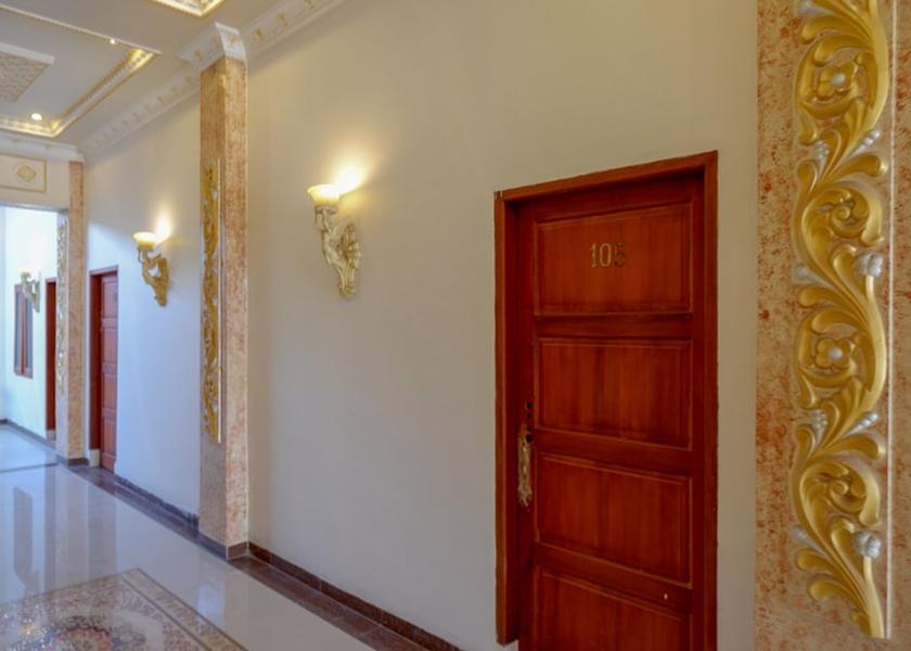  Palu Interior Entrance