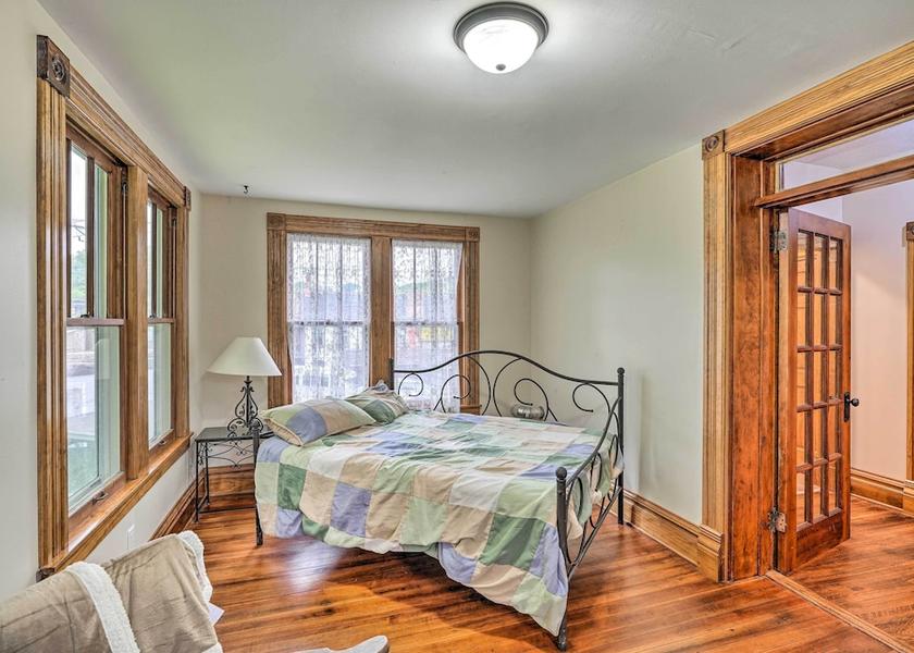 Iowa Dubuque Interior Entrance