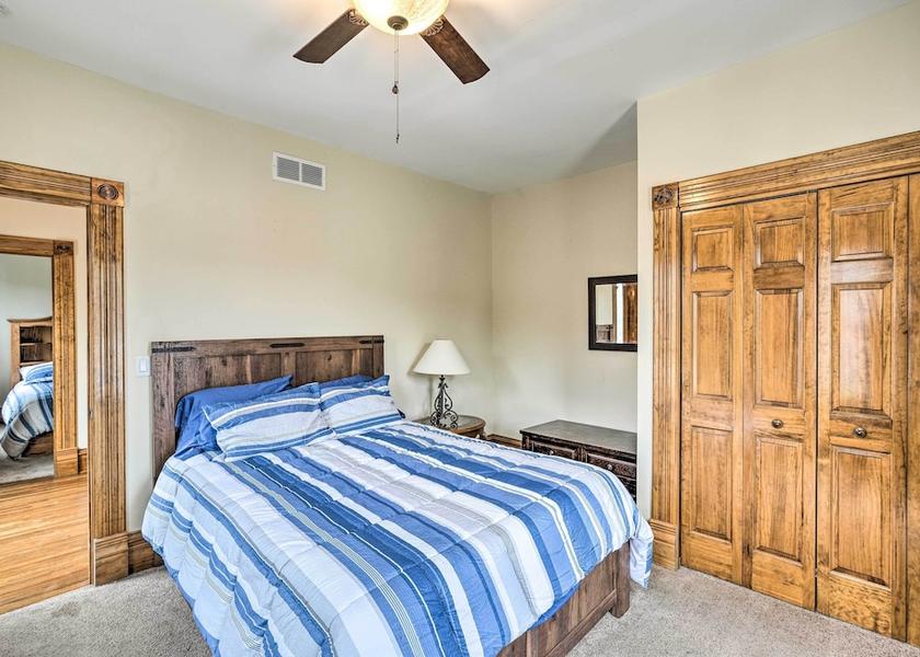 Iowa Dubuque Interior Entrance