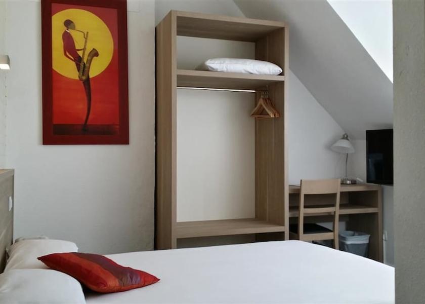Brittany Lorient Room