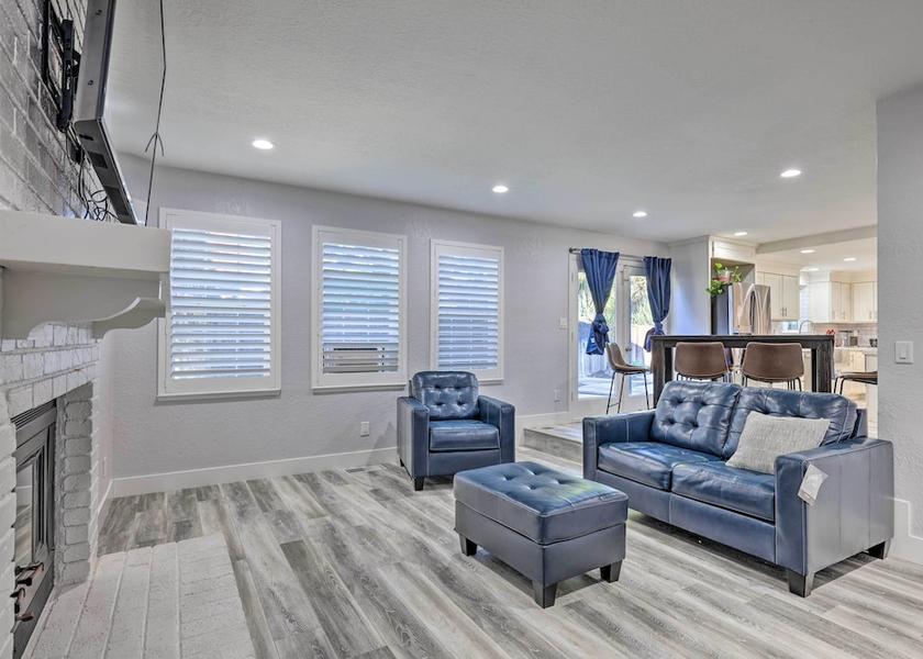 California Modesto Interior Entrance