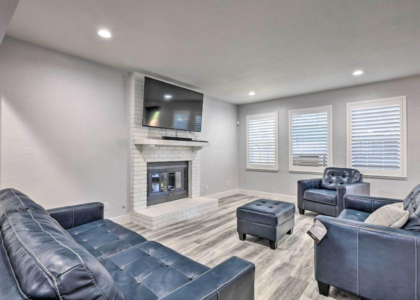 California Modesto Interior Entrance