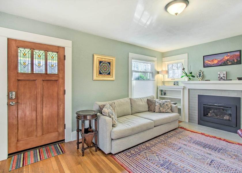 Oregon Eugene Interior Entrance