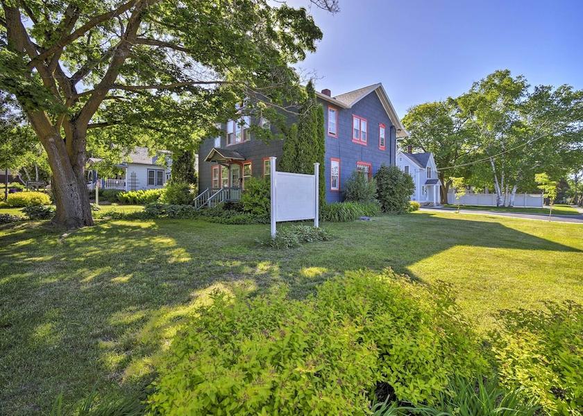 Wisconsin Sturgeon Bay Interior Entrance