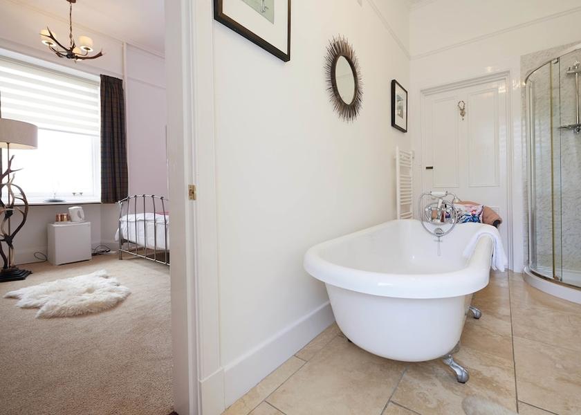 Scotland Inverness Deep Soaking Bathtub