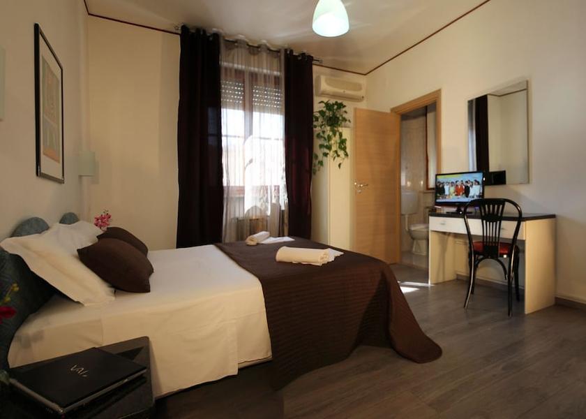 Tuscany Pisa Room