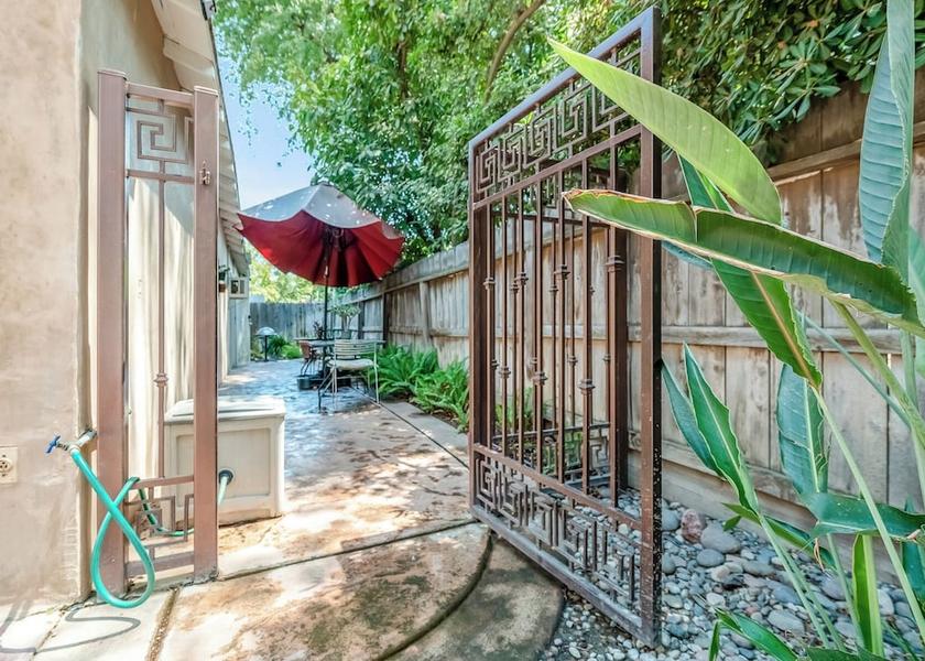 California Visalia Facade