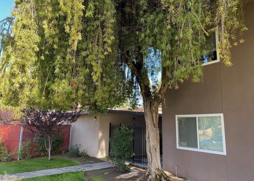 California Visalia Exterior Detail