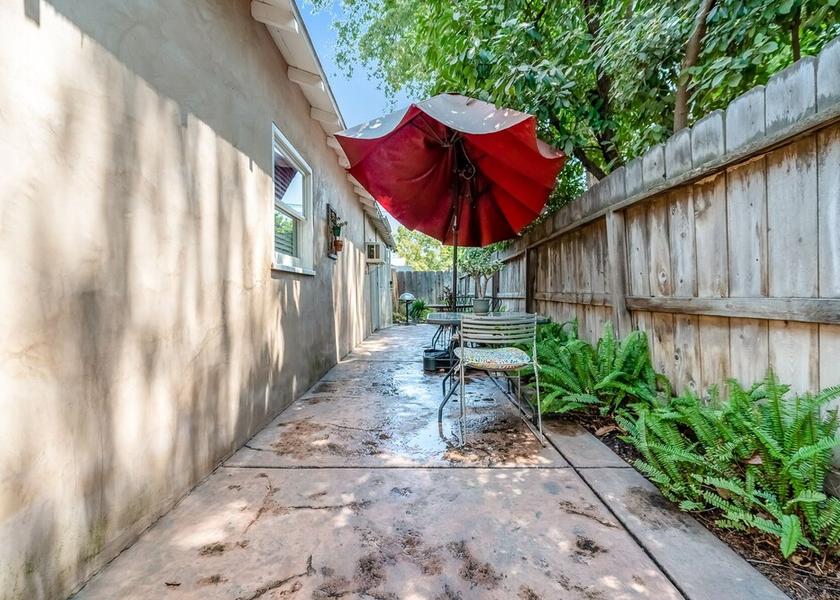 California Visalia Exterior Detail